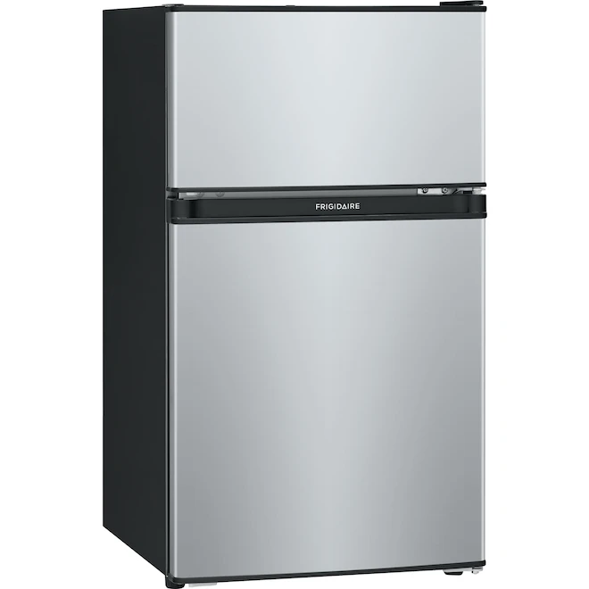 Frigidaire Top-Freezer Refrigerator - 19in - 3.1 Cu. Ft. - Silver Mist 5 Frigidaire Top-Freezer Refrigerator - 19in - 3.1 Cu. Ft. - Silver Mist - Image 5