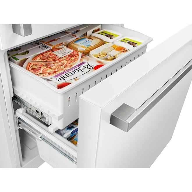 Hisense33-in White 17-ft³ Bottom-Freezer Refrigerator 3 Hisense33-in White 17-ft³ Bottom-Freezer Refrigerator - Image 3